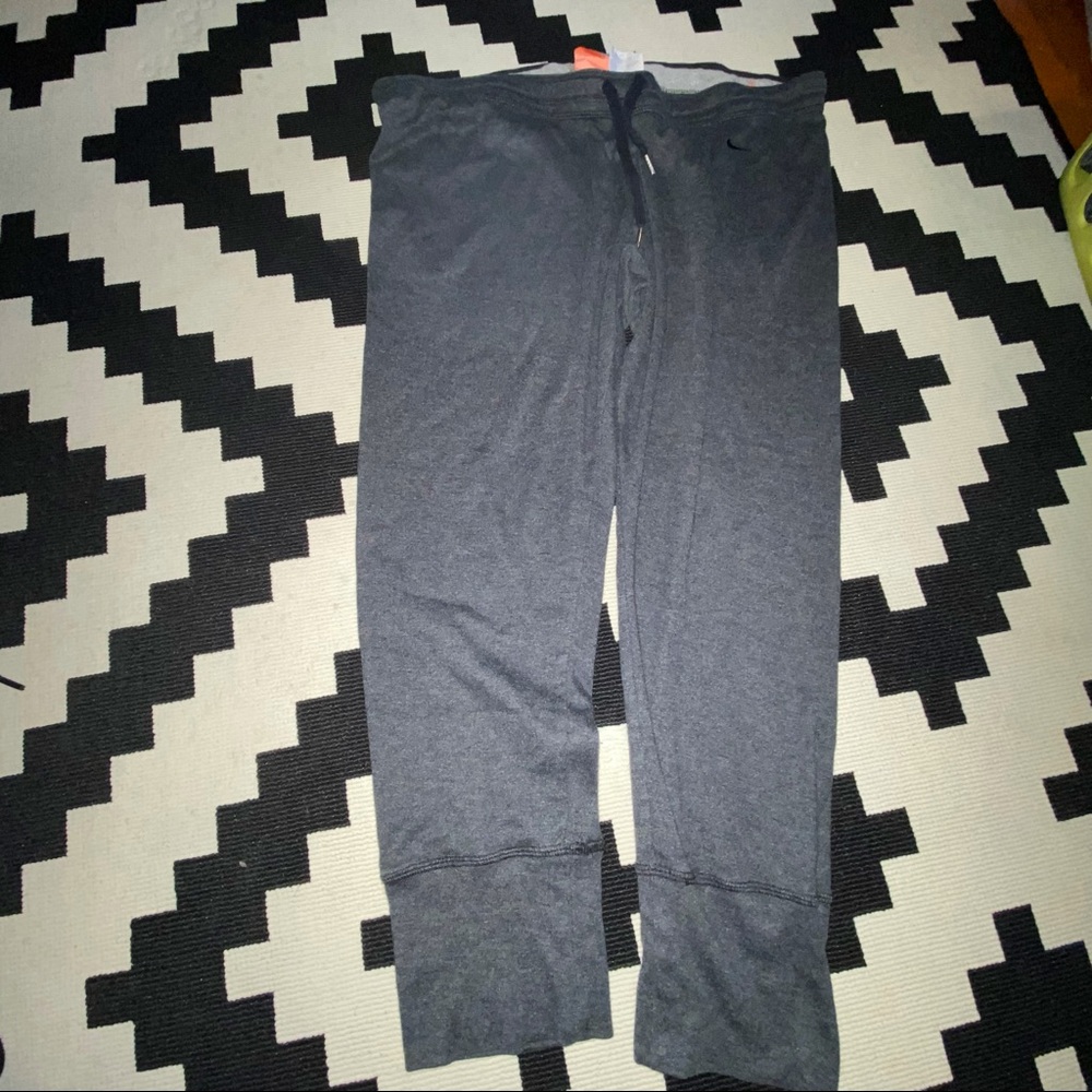 NIKE ATHLETIC DEPT WOMENS CROPPED COMFY PANTS SZ L